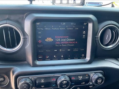 Used 2022 Jeep Gladiator Overland w/ Popular Equipment Package AWD/4WD image 32