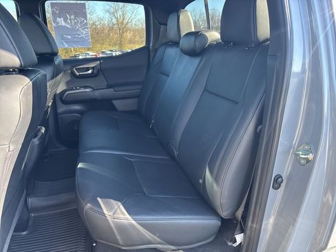 Used 2020 Toyota Tacoma TRD Off-Road image 10