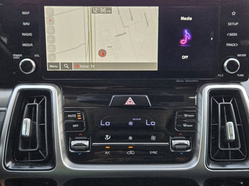 Used 2023 Kia Sorento S w/ Panoramic Sunroof Package image 8