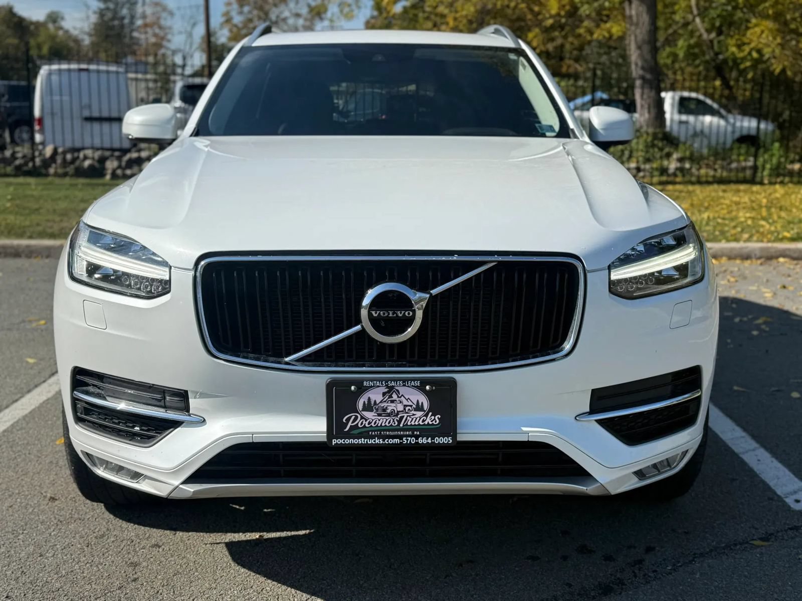 Used 2018 Volvo XC90 T6 Momentum w/ Momentum Plus Package AWD/4WD image 2