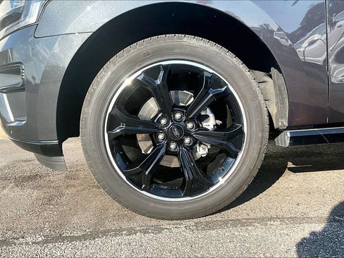 Used 2023 Ford Expedition Max Limited RWD image 4