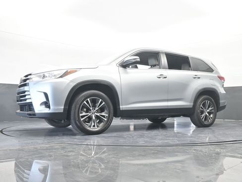 Used 2019 Toyota Highlander LE image 53