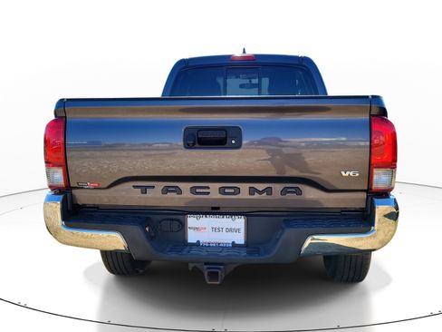 Used 2017 Toyota Tacoma TRD Off-Road w/ Tow Package image 5