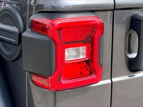 Certified 2024 Jeep Wrangler Unlimited Rubicon AWD/4WD image 25