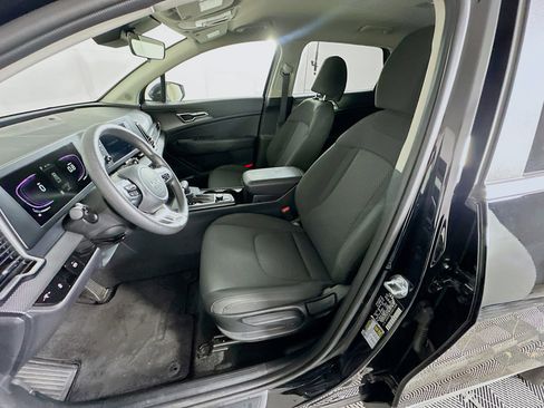 Used 2025 Kia Sportage LX image 13