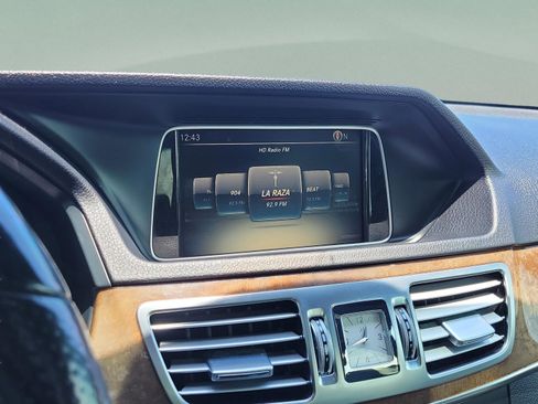 Used 2016 Mercedes-Benz E 350 4MATIC Sedan image 28