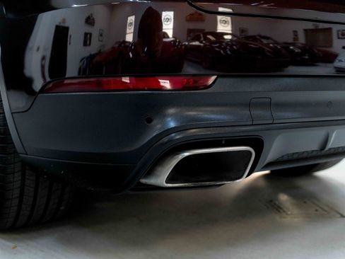 Used 2019 Porsche Cayenne image 24