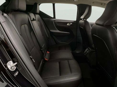 Used 2025 Volvo XC40 B5 Plus image 22