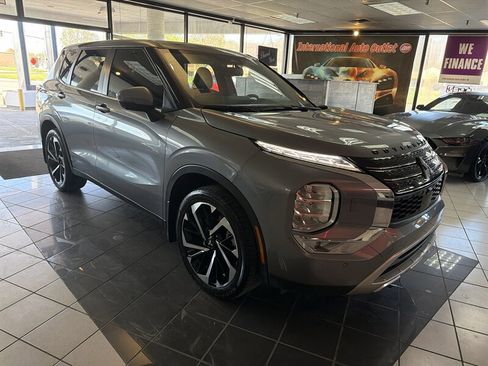 Used 2024 Mitsubishi Outlander SE Black Edition image 4