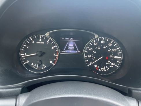 Used 2018 Nissan Pathfinder SV image 19