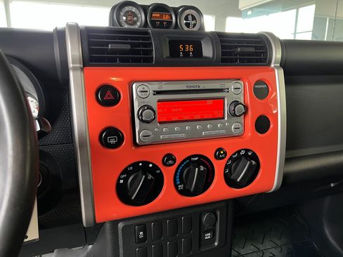 Used 2013 Toyota FJ Cruiser 4WD image 13