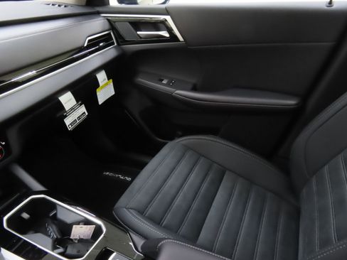 New 2025 Mitsubishi Outlander SE image 19