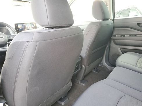 New 2026 Nissan Pathfinder S image 18