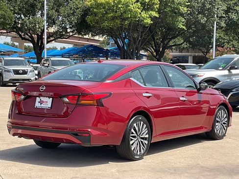 Used 2025 Nissan Altima 2.5 SV FWD image 4
