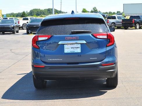 Used 2024 GMC Terrain SLE AWD/4WD image 4