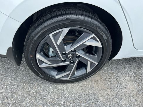Used 2025 Hyundai Elantra SEL FWD image 35