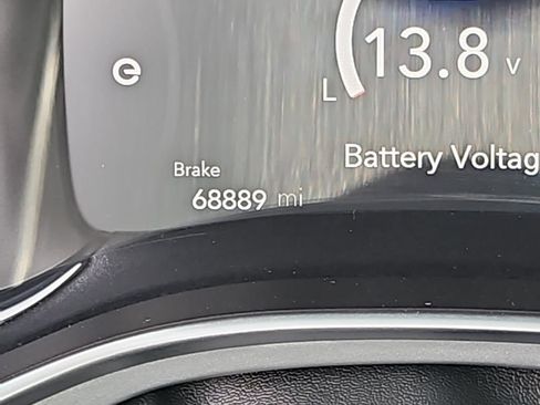 Used 2018 Chrysler Pacifica Limited w/ Advanced Safetytec Group FWD image 8
