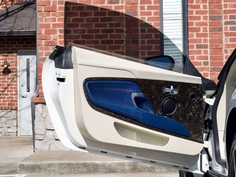 Used 2017 Aston Martin DB11 V12 image 18