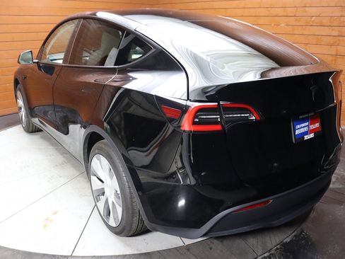 Used 2023 Tesla Model Y Long Range image 8
