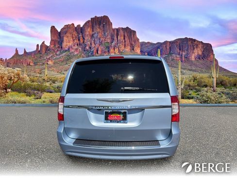 Used 2013 Chrysler Town & Country Touring-L w/ Driver Convenience Group FWD image 7