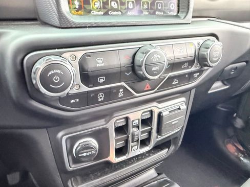 Used 2023 Jeep Gladiator Willys image 21