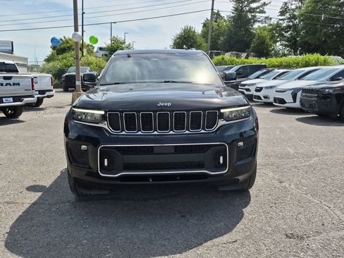Used 2023 Jeep Grand Cherokee L Overland w/ Luxury Tech Group IV AWD/4WD image 3