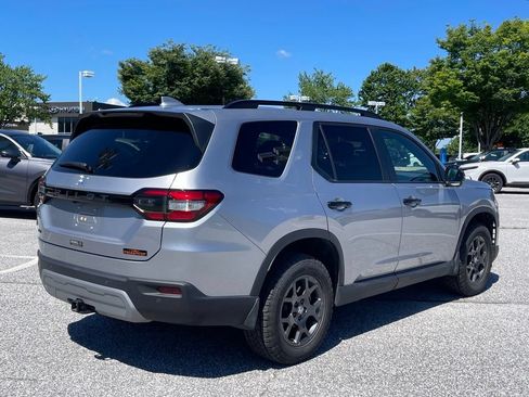 Certified 2025 Honda Pilot TrailSport image 5