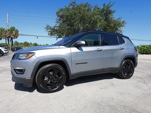 Used 2021 Jeep Compass Latitude FWD image 4
