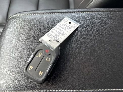 Used 2021 GMC Acadia SLT w/ Elevation Edition image 31