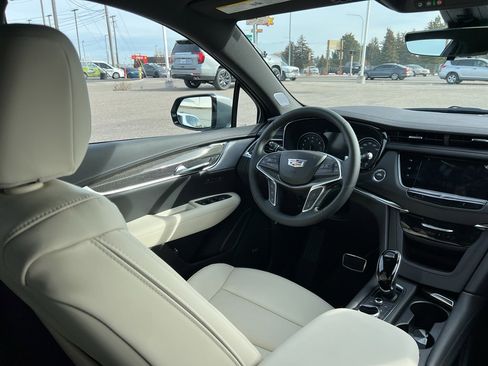 New 2026 Cadillac XT5 Sportv w/ LPO, Floor Liner Package image 38