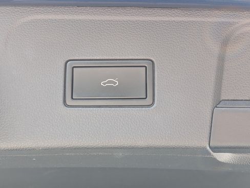 Used 2018 Volkswagen Atlas SE FWD image 14