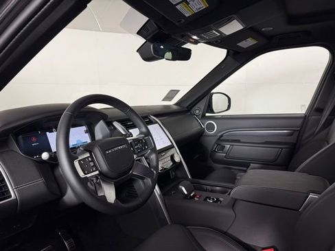 New 2025 Land Rover Discovery Metropolitan Edition image 6