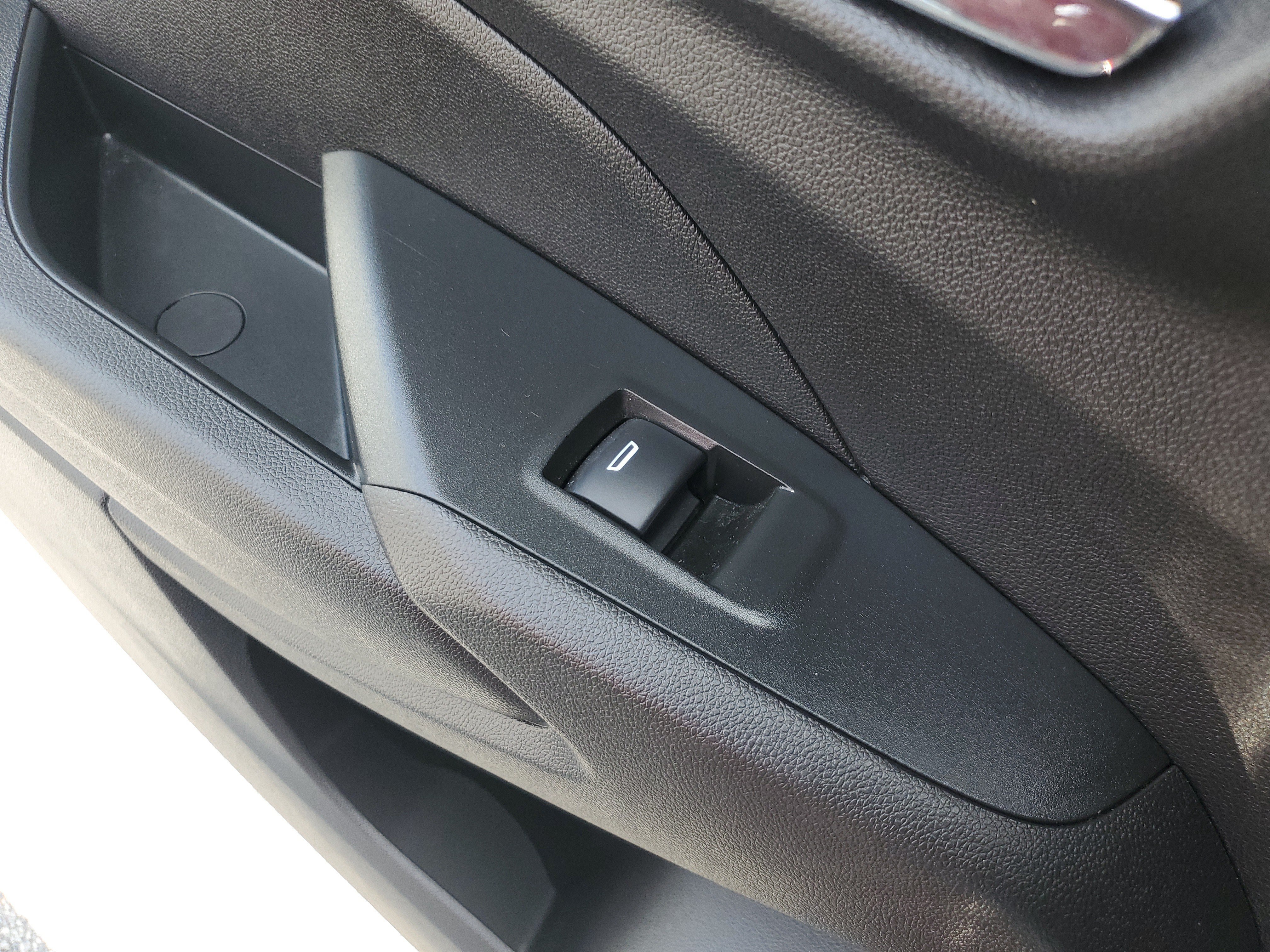 Used 2025 Chevrolet Trax LS FWD image 14