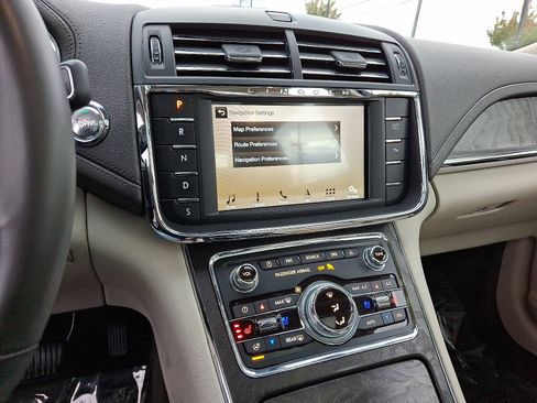 Used 2017 Lincoln Continental Reserve w/ Climate Package image 23