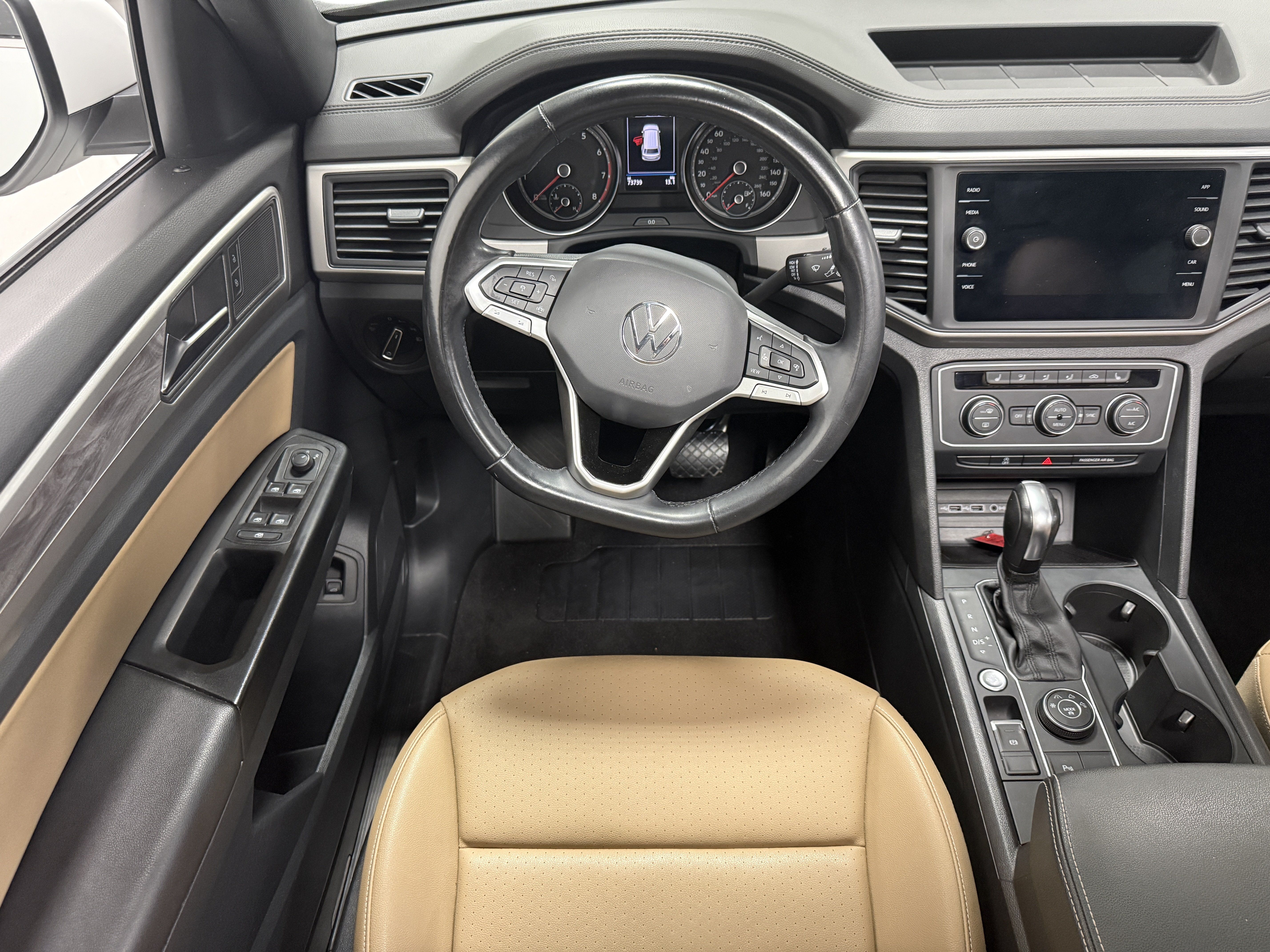 Certified 2020 Volkswagen Atlas Cross Sport SE w/ Panoramic Sunroof Package AWD/4WD image 15