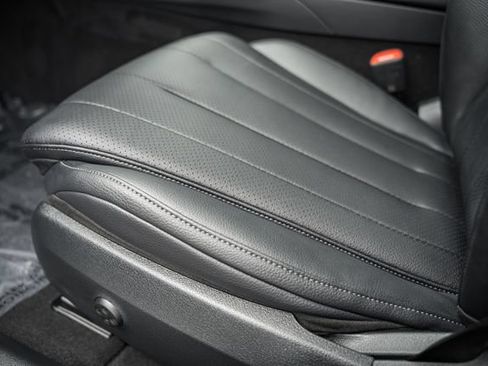 Used 2024 Mercedes-Benz E 350 4MATIC Sedan image 33