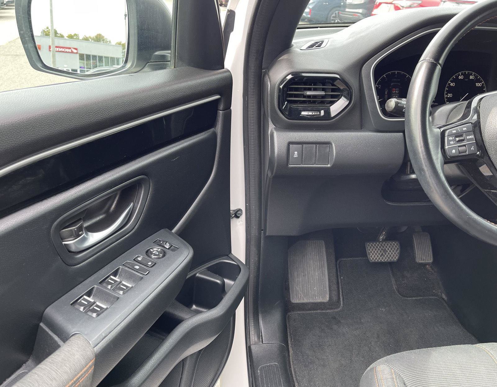 Used 2023 Honda Pilot Sport image 2