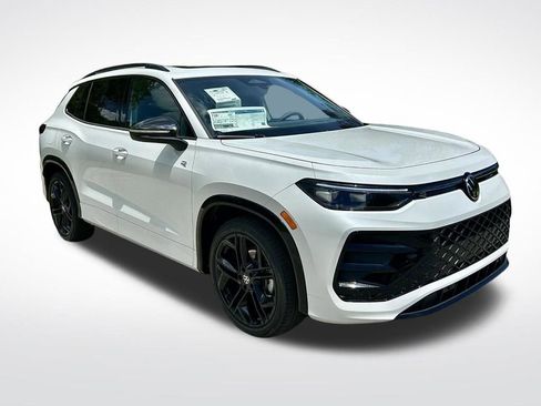 New 2026 Volkswagen Tiguan SE R-Line FWD image 3