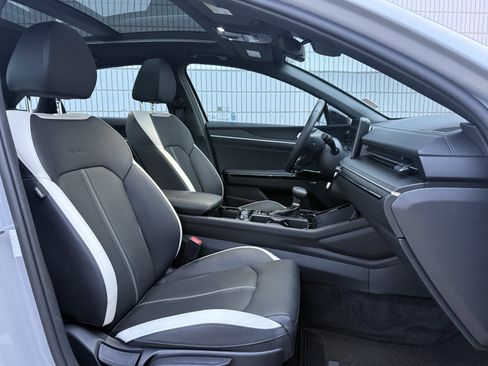 Used 2025 Kia K5 GT-Line w/ GT-Line Premium Package image 5