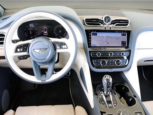 New 2025 Bentley Bentayga Extended Wheelbase image 16
