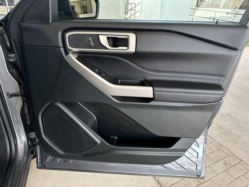 Used 2024 Ford Explorer XLT image 36
