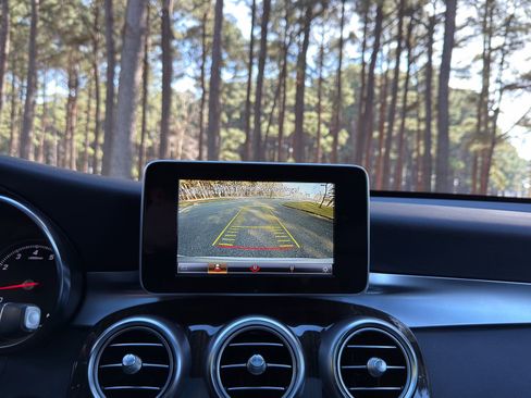 Used 2018 Mercedes-Benz GLC 300 4MATIC image 4