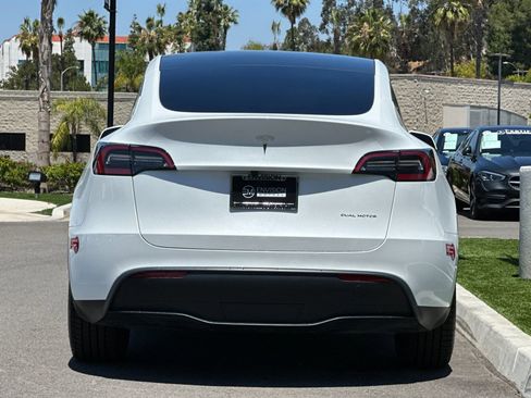 Used 2023 Tesla Model Y Long Range AWD/4WD image 4