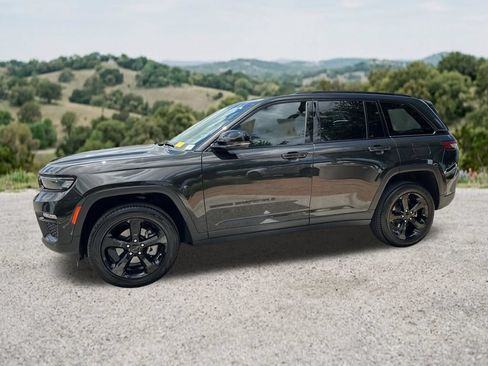 Used 2024 Jeep Grand Cherokee Limited w/ Black Appearance Package RWD image 4