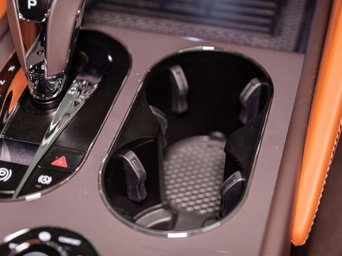 Used 2025 Bentley Bentayga image 49