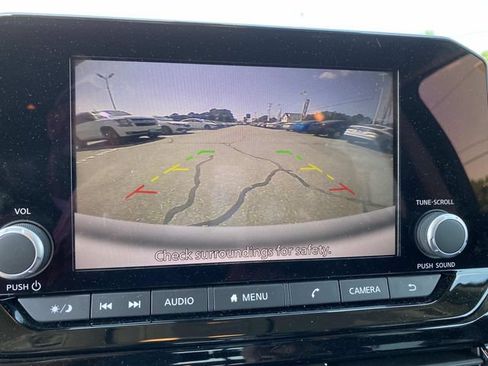 Used 2024 Nissan Pathfinder SV AWD/4WD image 11