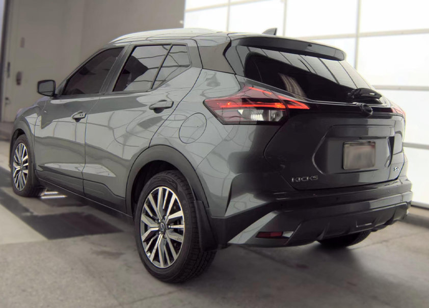 Used 2023 Nissan Kicks SV w/ Interior Electronics Package FWD image 2
