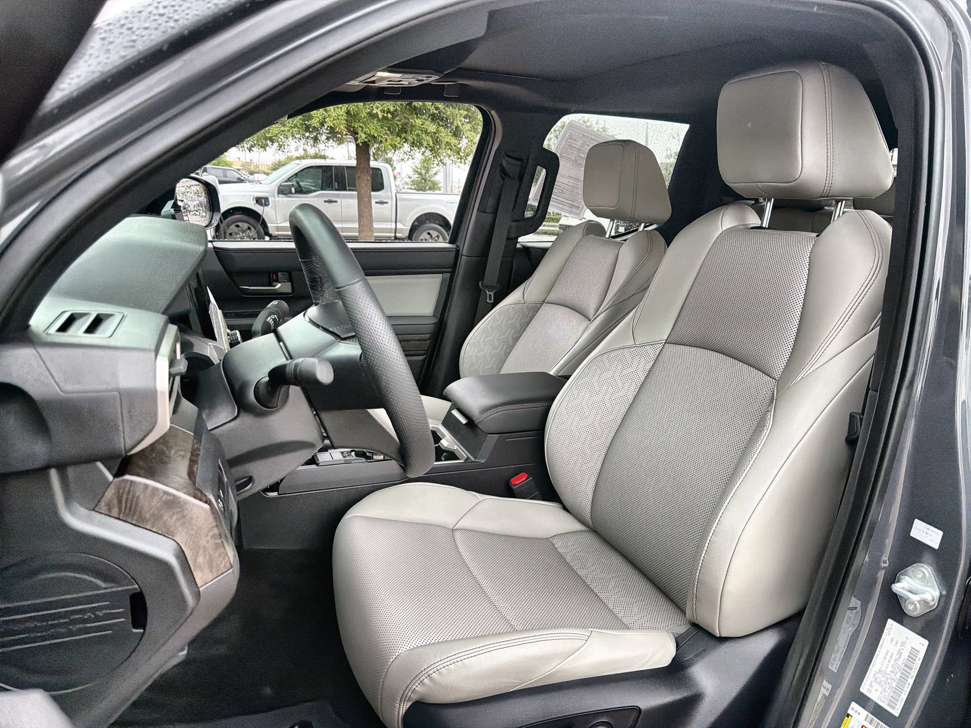 Used 2024 Toyota Tacoma Limited w/ Limited Package (LT) AWD/4WD image 3