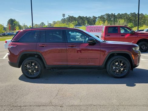 New 2026 Jeep Grand Cherokee Altitude RWD image 2
