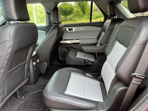 Certified 2023 Ford Explorer XLT w/ Equipment Group 202A AWD/4WD image 4
